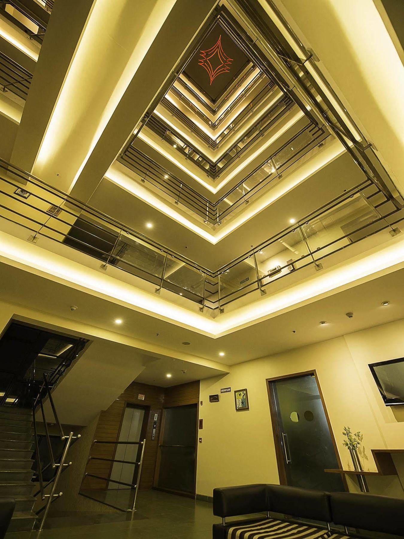 Capital O 16165 Cartier Hotel บังกาลอร์ ภายนอก รูปภาพ