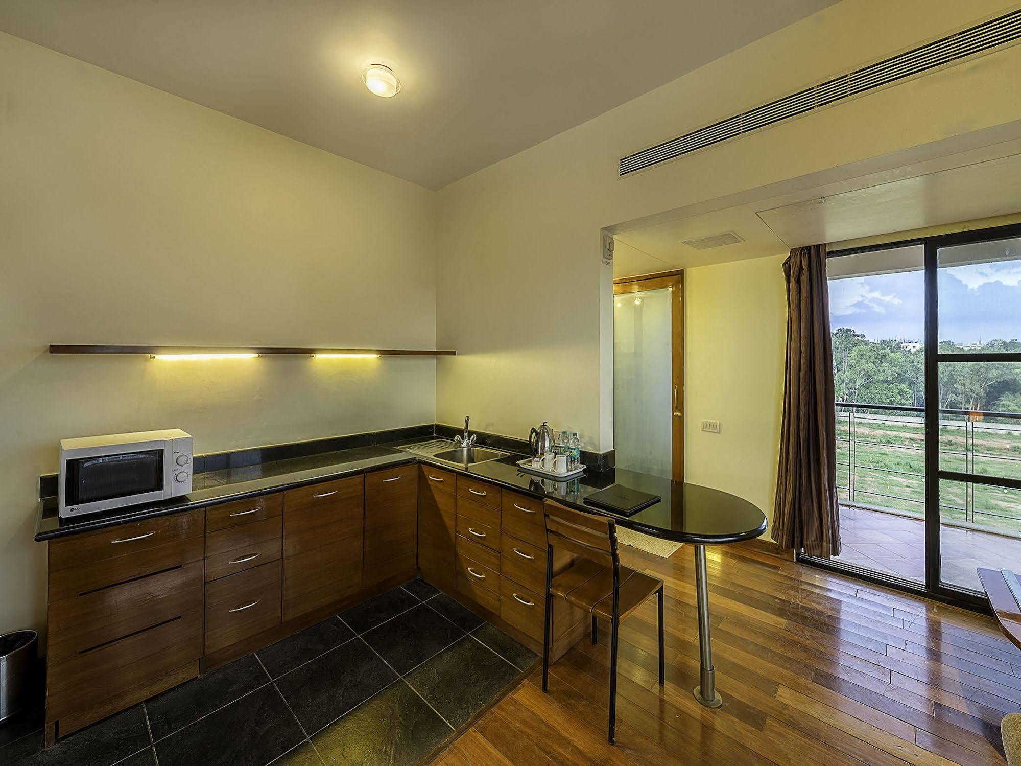 Capital O 16165 Cartier Hotel บังกาลอร์ ภายนอก รูปภาพ